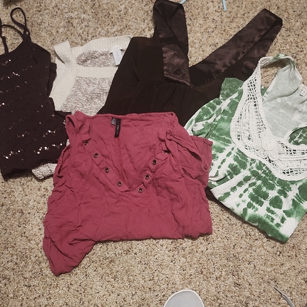 Bundle of Women's sm/med tankTops..all fit like mediums
